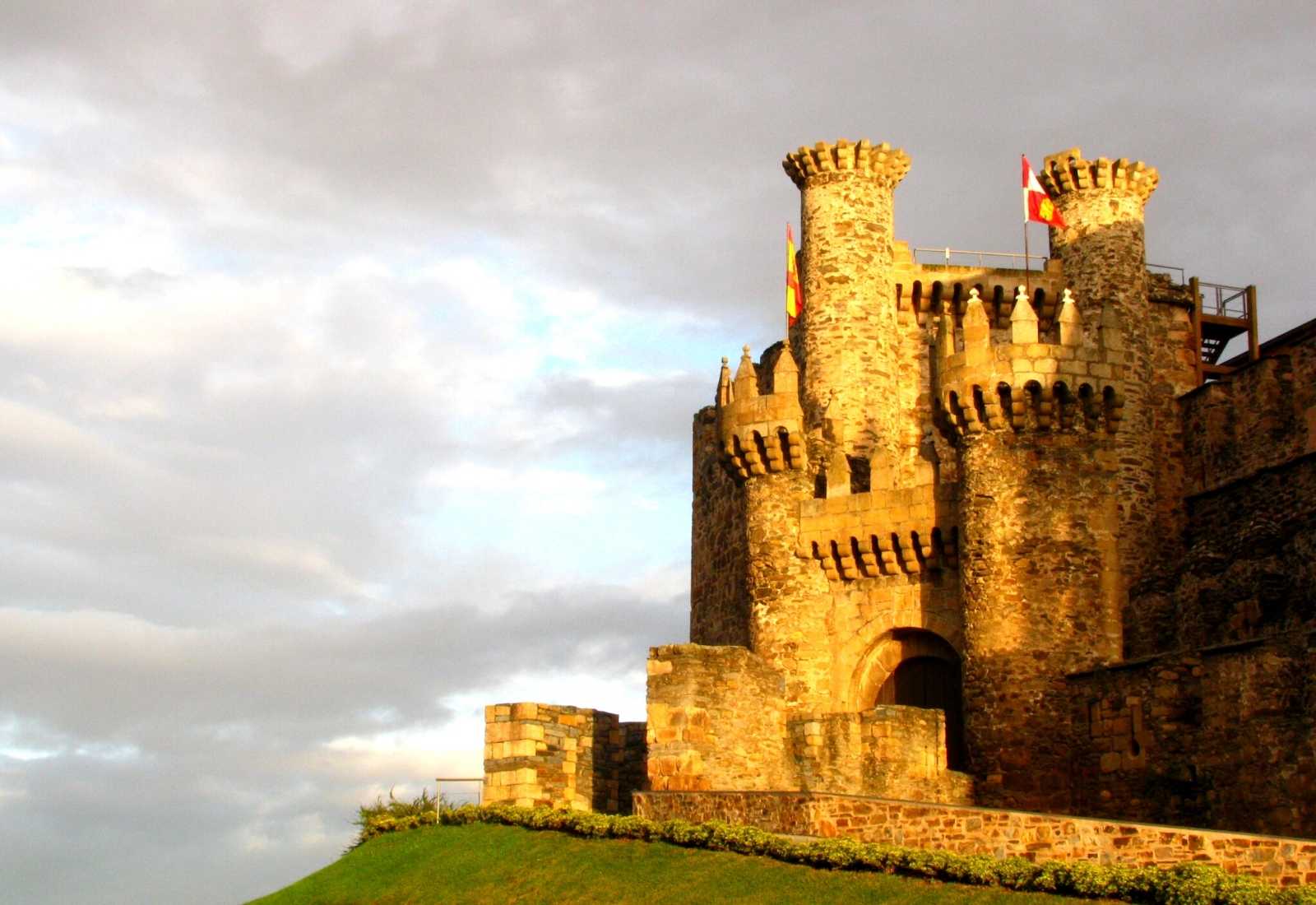 Castillo de Ponferrada en el Camino de Santiago