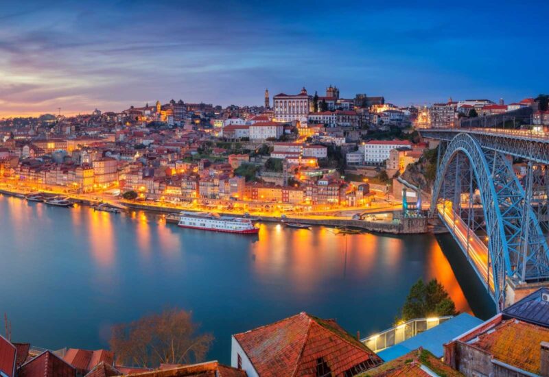 La ciudad de Oporto al atardecer