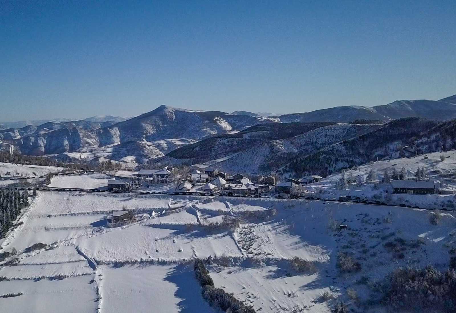 Snowy mountains in O Cebreiro