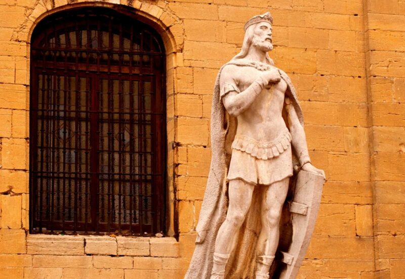 Estatua de Alfonso II en Oviedo