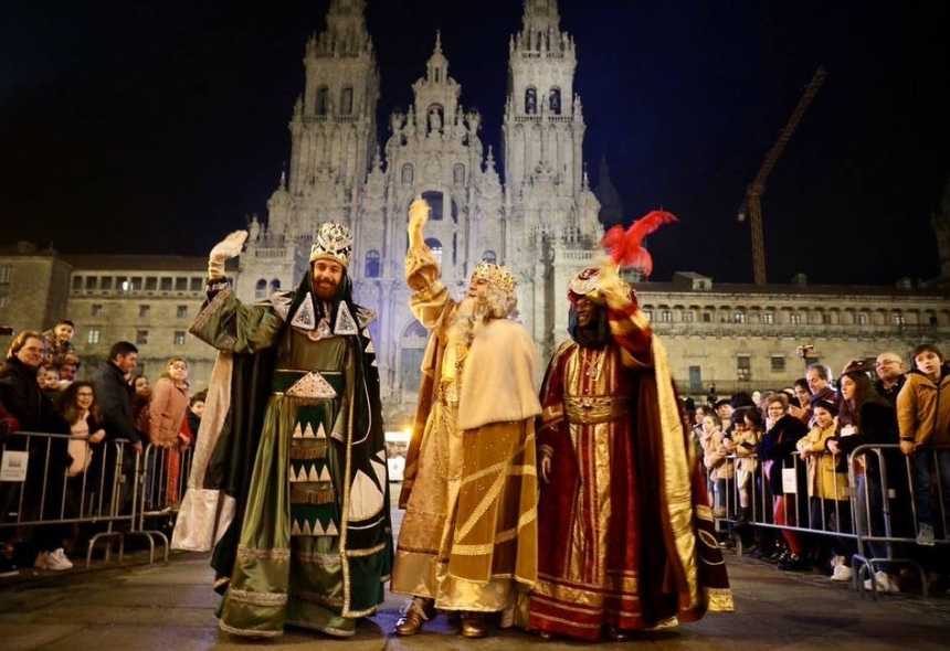 Los reyes magos delante de Santiago de Compostela