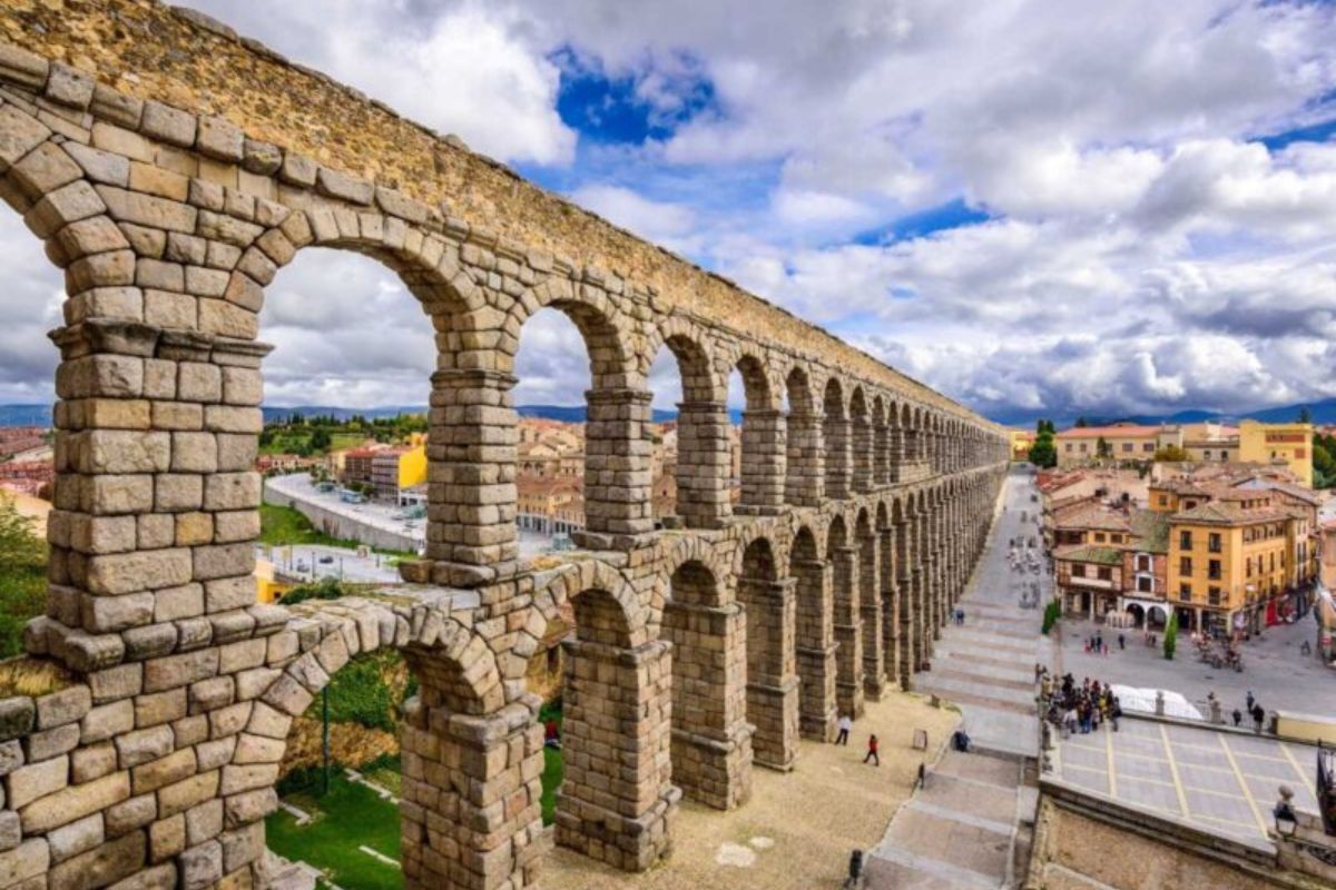 Aqueduct of Segovia in the Camino de Santiago from Madrid
