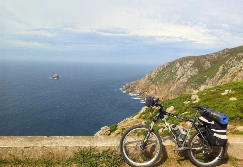 Una bici en el Camino de Finisterre
